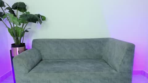 Snapshot of emma_julian chatting on 11, 11, 2025 emma julian online show from 11, 11, 2025