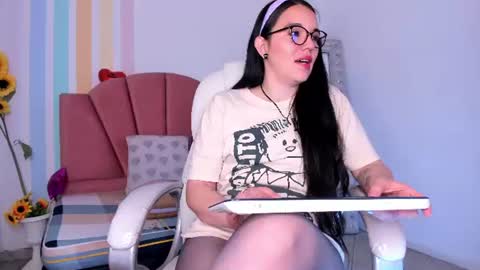 Snapshot of emma_lakshmi chatting on 27, 6, 2026 Emma online show from 27, 6, 2026