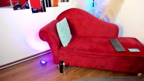 Snapshot of emma_s3xxy chatting on 4, 11, 2025 emma online show from 4, 11, 2025