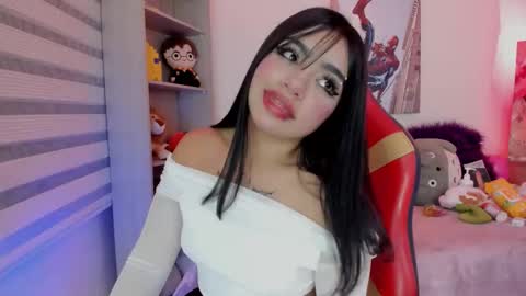 Snapshot of emma_soffia chatting on 18, 12, 2025 EMMA online show from 18, 12, 2025