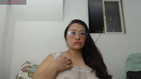 emma_sswan1 online show from 7, 6, 2026
