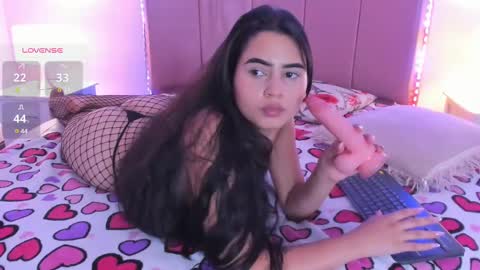 emma_whitee_ online show from 12, 3, 2025