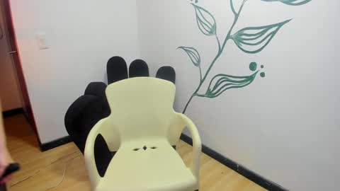 Snapshot of emmaaevans_ chatting on 17, 12, 2024 Emma Evans online show from 17, 12, 2024