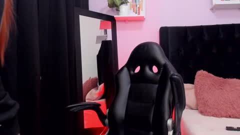 Snapshot of emmabridgerton chatting on 17, 12, 2025 Emma online show from 17, 12, 2025