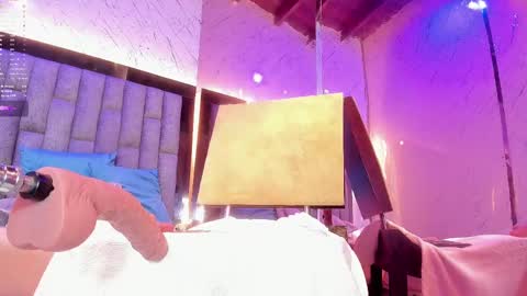 Emma Duque online show from 3, 3, 2025