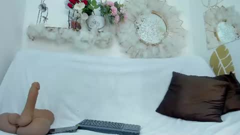 Emma Duque online show from 4, 7, 2026