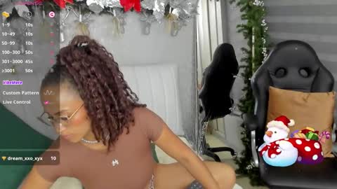 Snapshot of emmaferrary chatting on 28, 11, 2025 Emma Ferrary online show from 28, 11, 2025