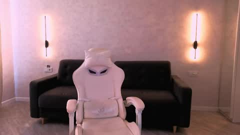 Snapshot of emmakeam_ chatting on 3, 4, 2026 Emma online show from 3, 4, 2026