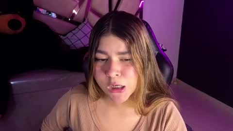 Snapshot of emmalee_a chatting on 21, 2, 2025 Emma online show from 21, 2, 2025