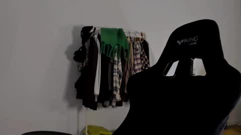 Snapshot of emmamon chatting on 22, 12, 2024 Emma online show from 22, 12, 2024