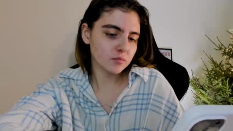 Snapshot of emmamon chatting on 30, 12, 2024 Emma online show from 30, 12, 2024