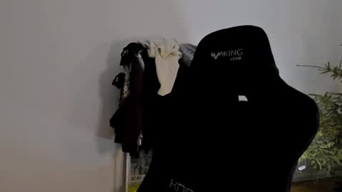 Snapshot of emmamon chatting on 10, 1, 2025 Emma online show from 10, 1, 2025