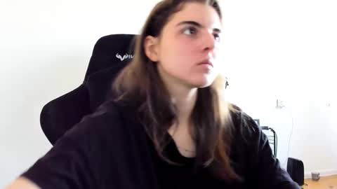 Snapshot of emmamon chatting on 12, 9, 2025 Emma online show from 12, 9, 2025