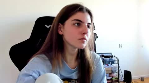 Snapshot of emmamon chatting on 1, 10, 2025 Emma online show from 1, 10, 2025