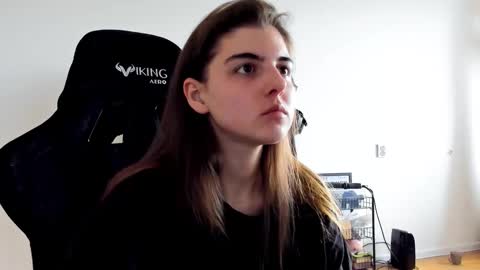 Snapshot of emmamon chatting on 12, 10, 2025 Emma online show from 12, 10, 2025