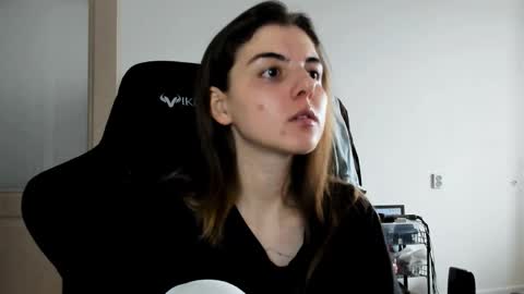 Snapshot of emmamon chatting on 6, 11, 2025 Emma online show from 6, 11, 2025