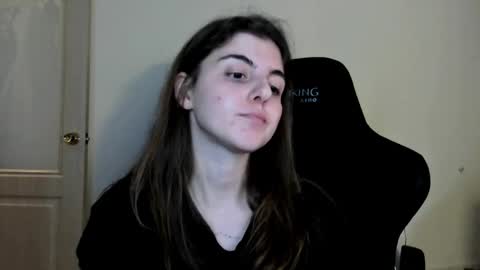 Snapshot of emmamon chatting on 7, 11, 2025 Emma online show from 7, 11, 2025