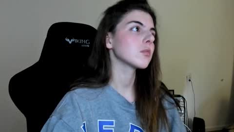 Snapshot of emmamon chatting on 12, 11, 2025 Emma online show from 12, 11, 2025