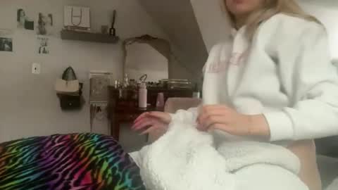 EmmaAngel online show from 17, 12, 2025