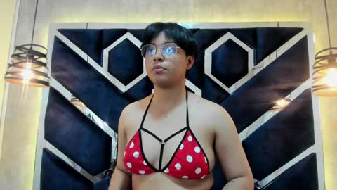 Snapshot of emmapark_ chatting on 3, 2, 2025 Emma 3 online show from 3, 2, 2025