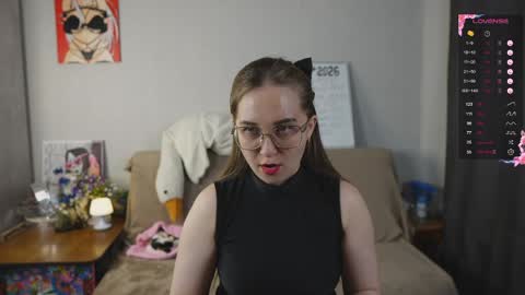 Snapshot of emmatiny chatting on 12, 5, 2026 Mia online show from 12, 5, 2026