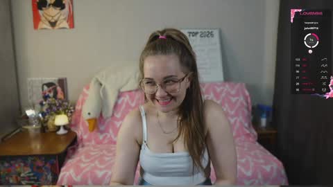 Snapshot of emmatiny chatting on 17, 5, 2026 Mia online show from 17, 5, 2026