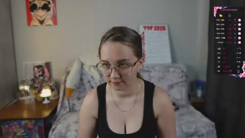Snapshot of emmatiny chatting on 21, 6, 2026 Mia online show from 21, 6, 2026