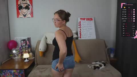 Snapshot of emmatiny chatting on 12, 7, 2026 Mia online show from 12, 7, 2026
