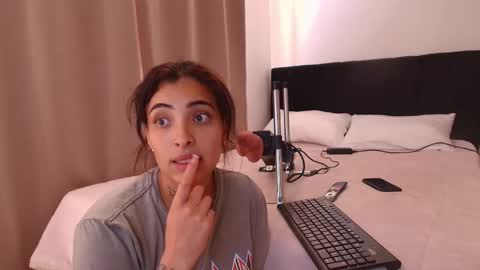 Snapshot of emmi_11 chatting on 6, 2, 2026 emmi_11 online show from 6, 2, 2026