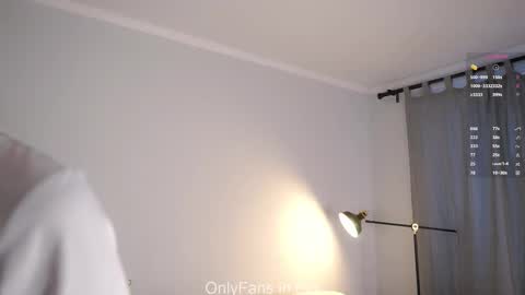 Snapshot of emmiemurray chatting on 17, 12, 2025 Aurora online show from 17, 12, 2025