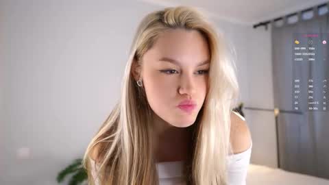 Snapshot of emmiemurray chatting on 20, 12, 2025 Aurora online show from 20, 12, 2025