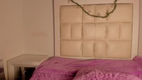 emmily_evans_ online show from 10, 11, 2025