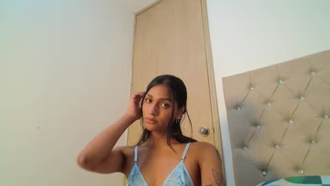 Snapshot of emmily_forever chatting on 16, 12, 2024 emmily online show from 16, 12, 2024