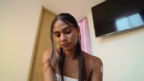Snapshot of emmily_forever chatting on 5, 2, 2025 emmily online show from 5, 2, 2025