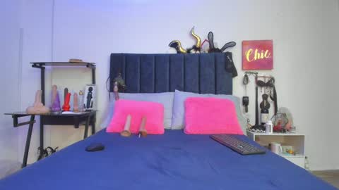 Snapshot of emmily_giraldo chatting on 5, 12, 2024 online show from 5, 12, 2024