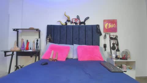 Snapshot of emmily_giraldo chatting on 10, 12, 2024 online show from 10, 12, 2024