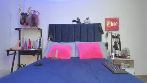 Snapshot of emmily_giraldo chatting on 11, 12, 2024 online show from 11, 12, 2024