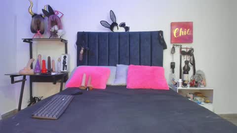 Snapshot of emmily_giraldo chatting on 6, 1, 2025 online show from 6, 1, 2025
