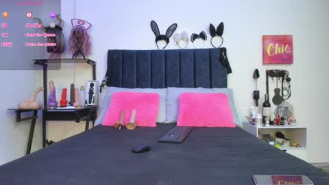 Snapshot of emmily_giraldo chatting on 1, 2, 2025 online show from 1, 2, 2025