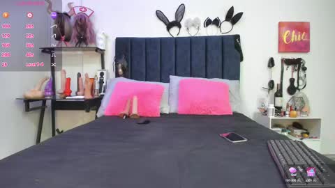 Snapshot of emmily_giraldo chatting on 6, 3, 2025 online show from 6, 3, 2025