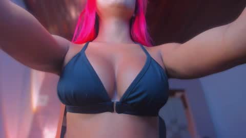 Snapshot of emmily_savage chatting on 28, 4, 2026 online show from 28, 4, 2026