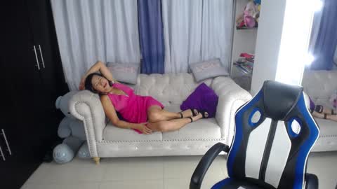 Snapshot of emmilychevalier chatting on 20, 12, 2024 Emmily online show from 20, 12, 2024