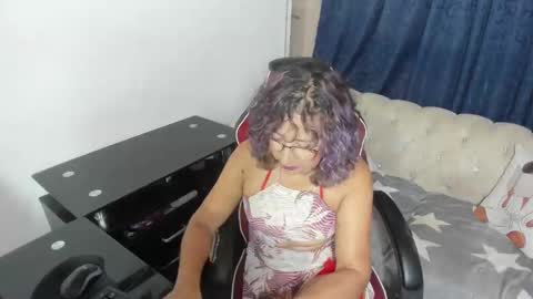 Snapshot of emmilychevalier chatting on 29, 10, 2025 Emmily online show from 29, 10, 2025