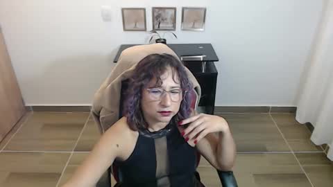 Snapshot of emmilychevalier chatting on 27, 11, 2025 Emmily online show from 27, 11, 2025