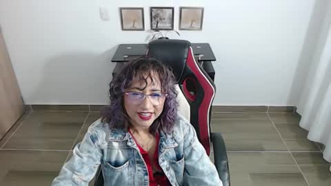 Snapshot of emmilychevalier chatting on 29, 11, 2025 Emmily online show from 29, 11, 2025