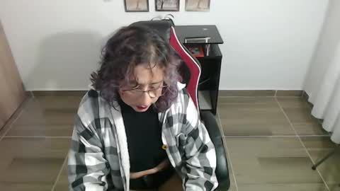 Snapshot of emmilychevalier chatting on 2, 12, 2025 Emmily online show from 2, 12, 2025