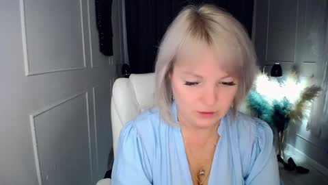 Snapshot of emmmam chatting on 2, 3, 2026 emmmam online show from 2, 3, 2026