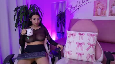 Snapshot of emmy_and_luna chatting on 29, 4, 2026 Emmy and Luna online show from 29, 4, 2026