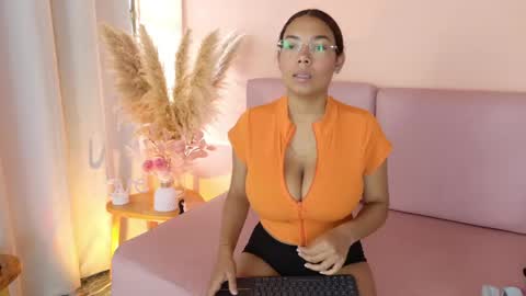 Snapshot of emmy_and_luna chatting on 28, 5, 2026 Emmy and Luna online show from 28, 5, 2026