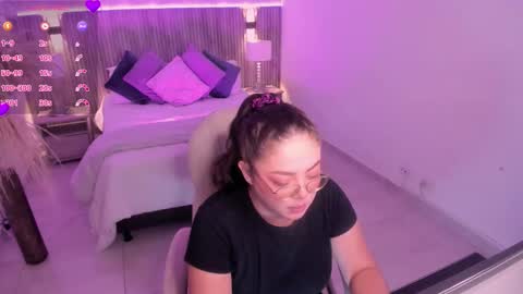 Snapshot of emmy_walker1 chatting on 6, 11, 2025 Emmy Walker online show from 6, 11, 2025